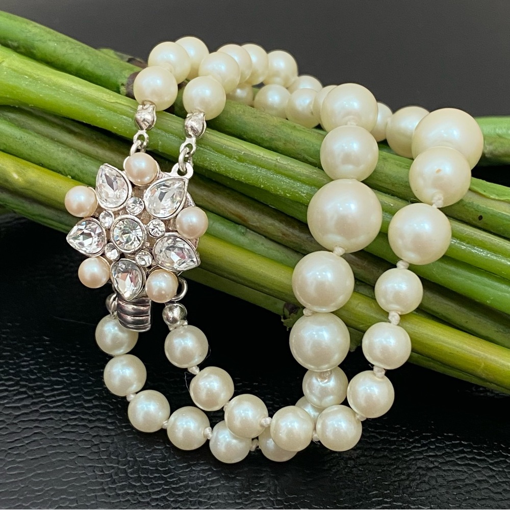 Vintage Unsigned Double-Strand Faux Pearl Flower Ornate Box Clasp Bracelet